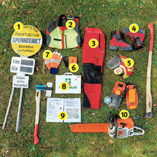 Schutzkleidung und Werkzeug für die Waldarbeitreit